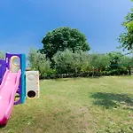 House With A Pool *
