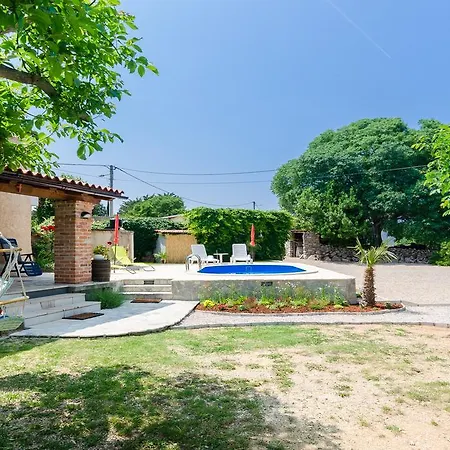 Semesterbostad House With A Pool