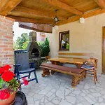 House With A Pool Nyaraló *