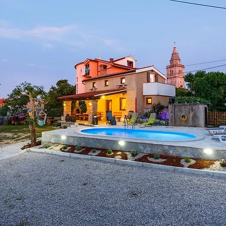 House With A Pool