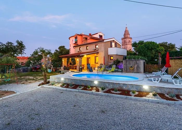 House With A Pool