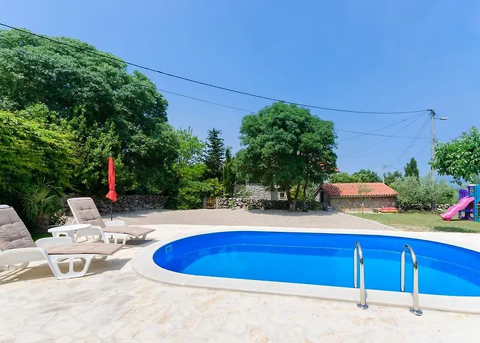House With A Pool *