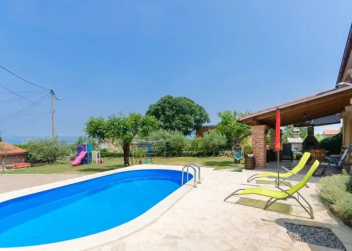 House With A Pool