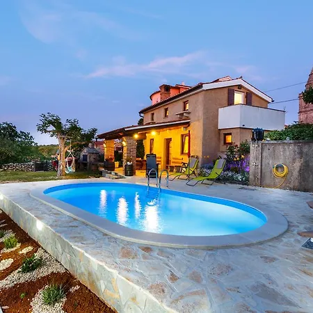 Дом отдыха House With A Pool *