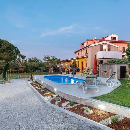 House With A Pool Дом отдыха